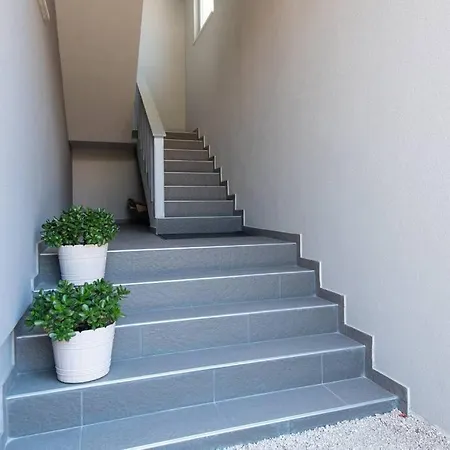Appartement Harfa 1 *