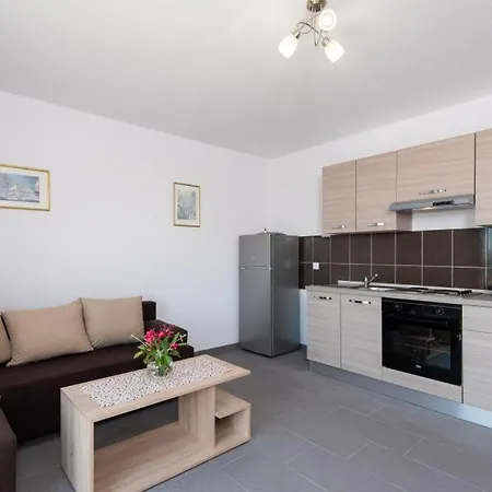 アパート Harfa 1 オレビック